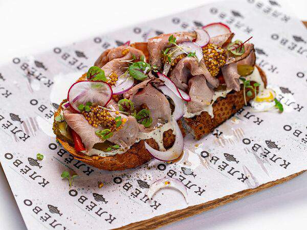 Клево - Брускетта с ростбифом