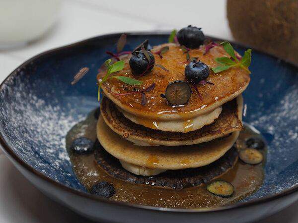 Art Cafe - Банановые оладьи с кокосовой карамелью