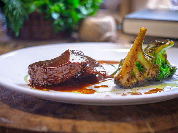 Сыроварня - Томленая говядина с брокколи