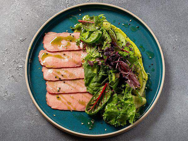 Goya - Пастрами с гуакамоле и зеленым маслом