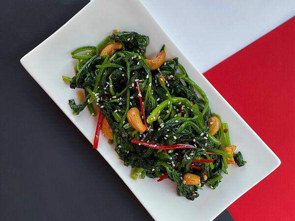 Чихо - Салат из шпината с кешью