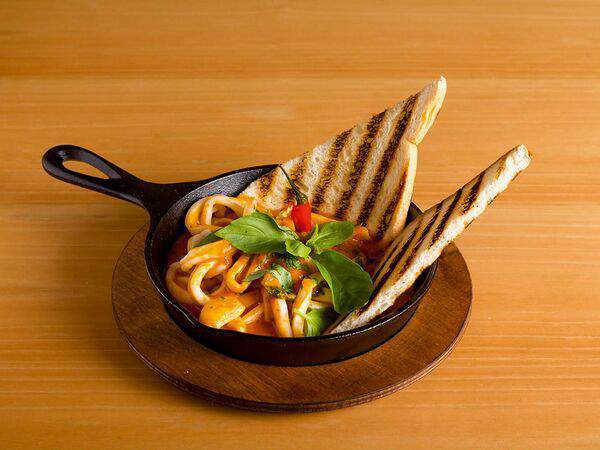 Pasta Uno - Кальмары в красном соусе