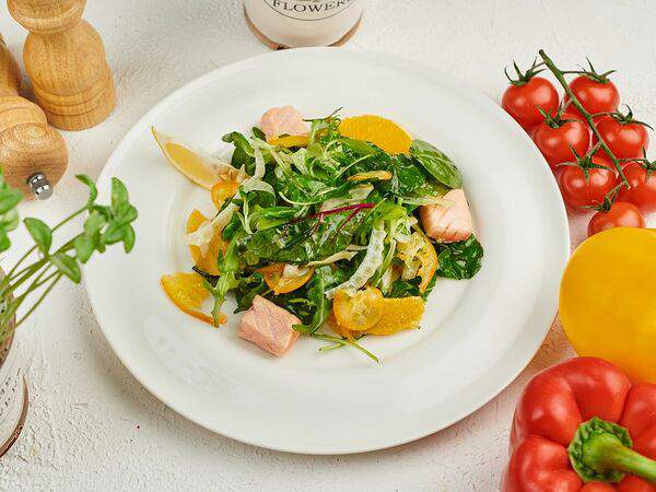 Ресторан Доставки Мамуля - Салат с лососем под апельсиновым соусом