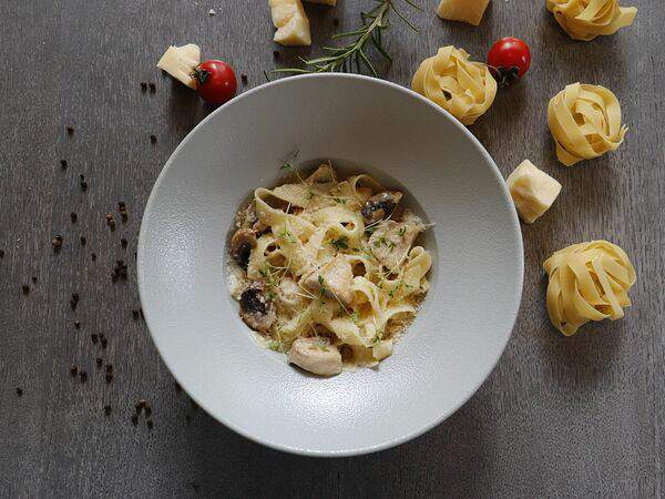 Заправка - Феттуччине с курицей и грибами