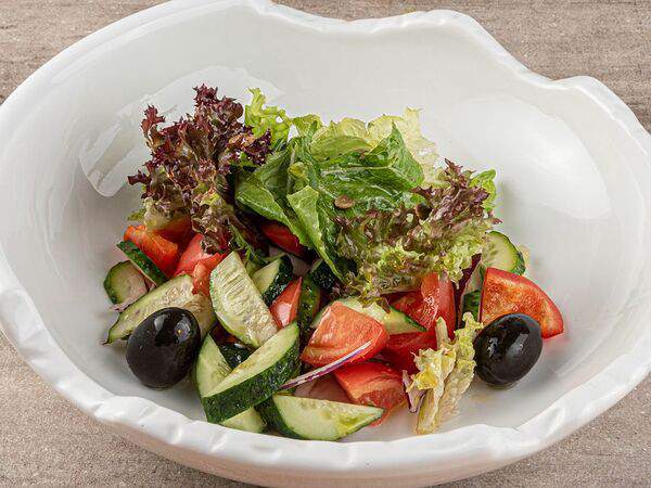 Веранда - Домашний салат из овощей с тыквенными семечками