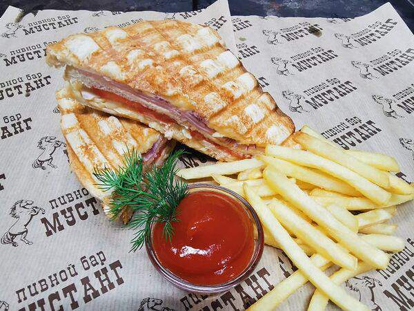 Мустанг - Сэндвич с курицей и ветчиной