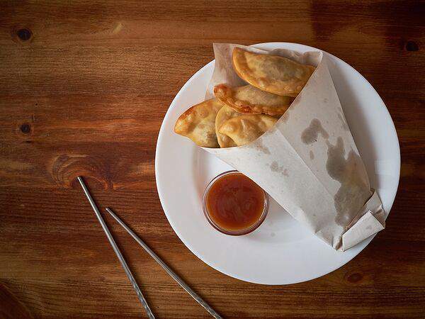 Дыхание вока - Китайские чебуречки с соусом для обмакивания