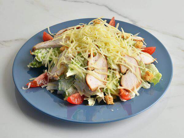 Кафе-пекарня Susser - Салат Цезарь с куриной грудкой