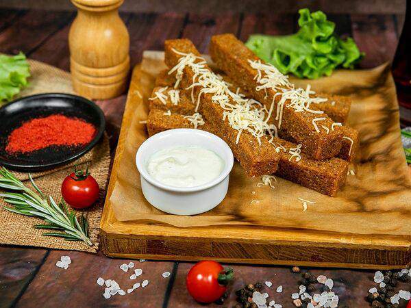 Liga Pub - Жареные гренки с соусом блю чиз