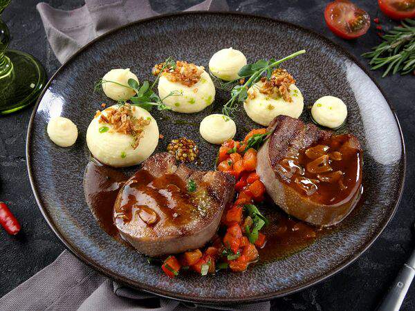 Джентльмены удачи - Говяжий язык в мясном соусе