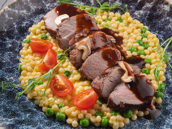 Джентльмены удачи - Свиная вырезка под соусом Демиглас