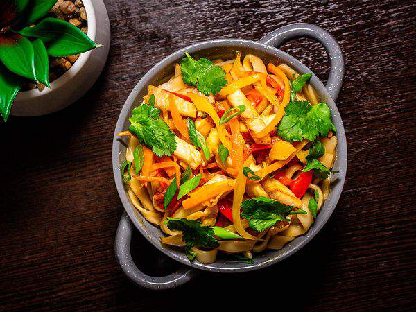 Суши бай Б - Лапша удон с курицей и устричным соусом