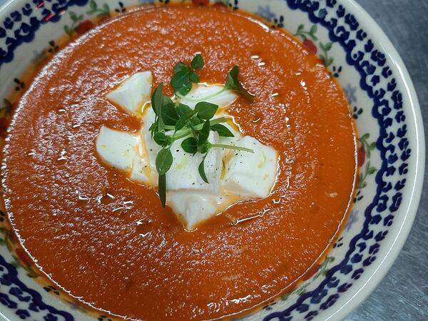 Сыроварня - Копченый томатный суп с моцареллой