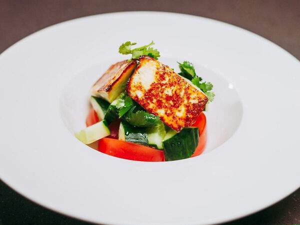 БАЗА - Салат с обжаренным Адыгейским сыром