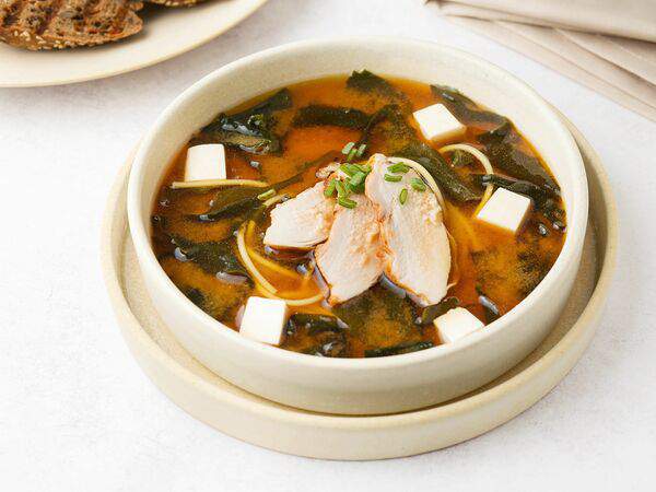 Доставкин - Мисо суп с курицей и лапшой рамен