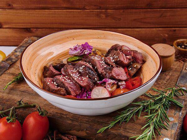 Пикник - Тёплый салат с говядиной и овощами гриль