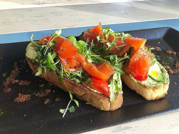 Eat Meet - Брускетта с лососем