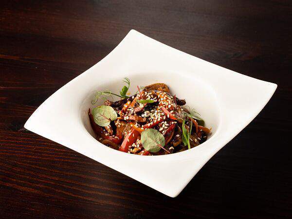 Территория - Теплый мясной салат по-азиатски