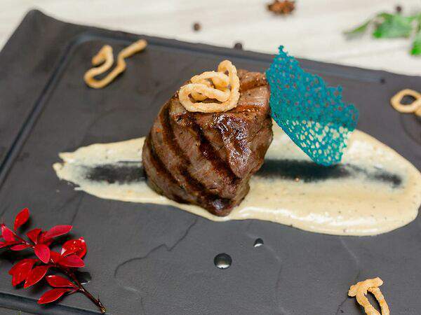 Царская охота - Медальоны из телятины с грибным соусом