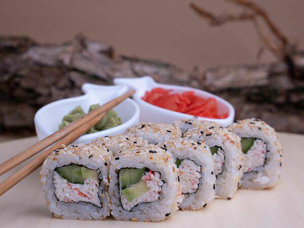 Сашидо - Ролл Калифорния в кунжуте