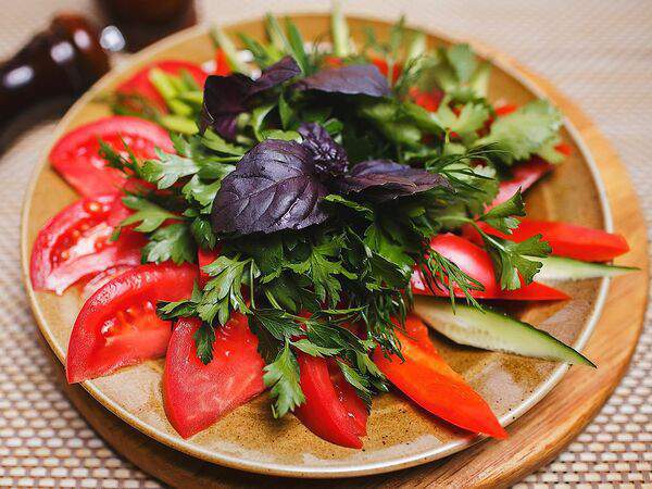 Две хижины - Тарелка свежих овощей