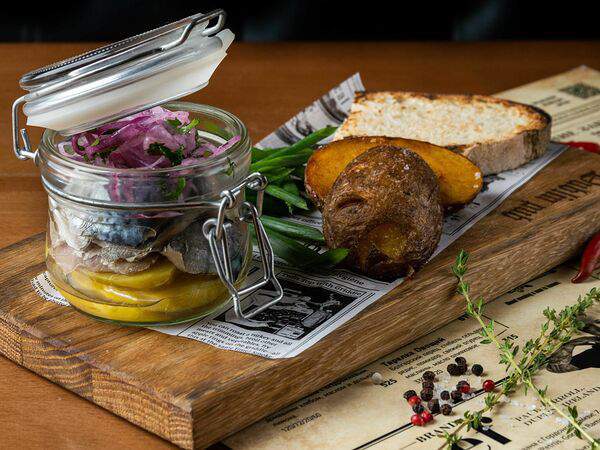 Дублин - Филе Скумбрии собственного посола с запечённым картофелем и красным луком