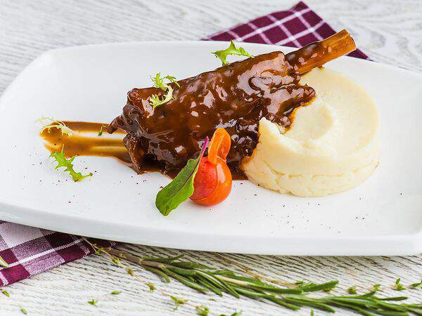 Aura Verdant Restaurant - Томленая баранья рулька