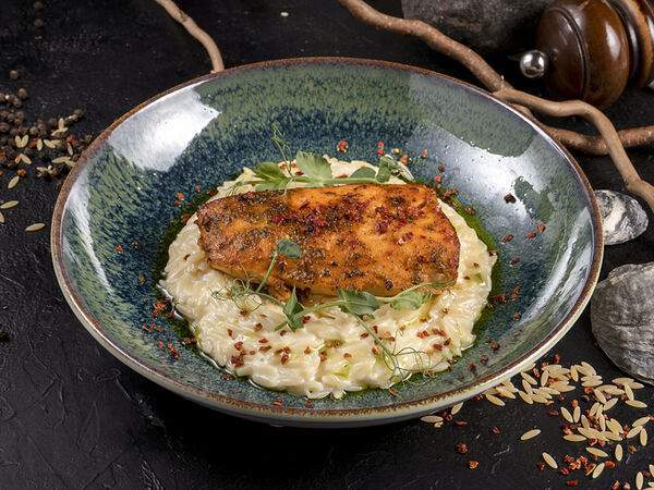 Golden Coffee - Лосось с пастой орзо