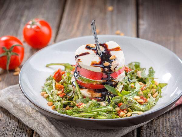 Урюк - Моцарелла с томатами