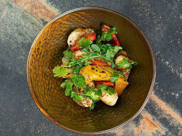 Kolbasabar - Салат теплый с куриными колбасами