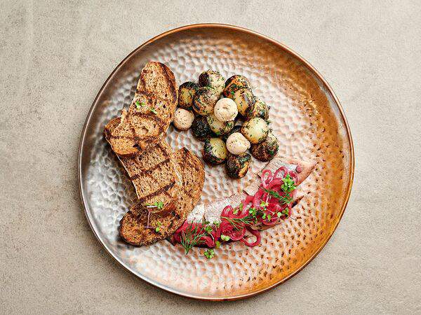 Pivino - Сельдь с молодым укропом, картофелем и жареной чиабаттой