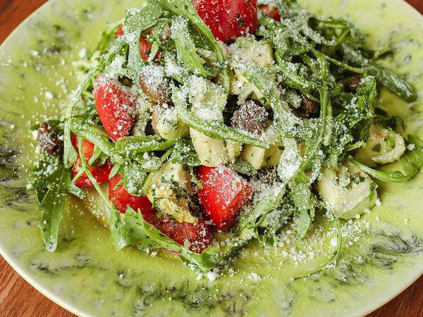 Сыроварня - Салат с артишоками и авокадо