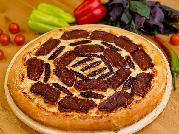 Булкин дом - Пицца Пикантная с бастурмой и суджуком