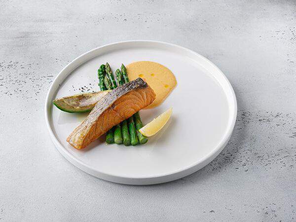 GARRY BAR - Лосось со спаржей, авокадо и соусом карри