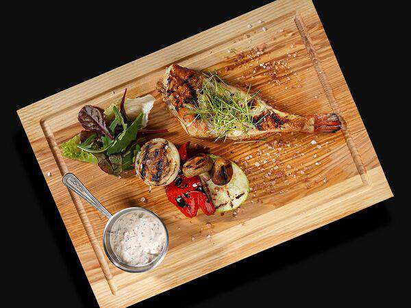 Olster Irish Pub - Красный окунь с овощами гриль