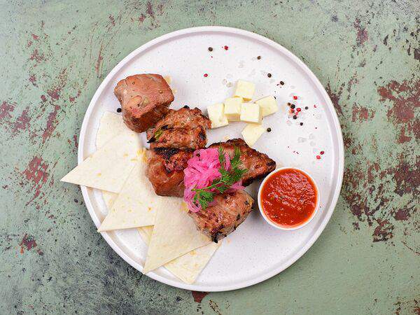 Гастроном - Шашлык со свининой и соусом Сацебели