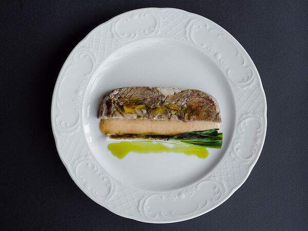 Мясной ресторан Скотина - Ковбык с муссом из лука и кубанским салом