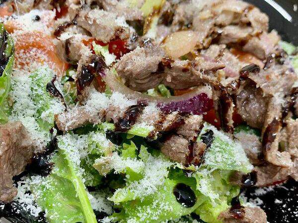 VinBurger - Теплый салат с говядиной