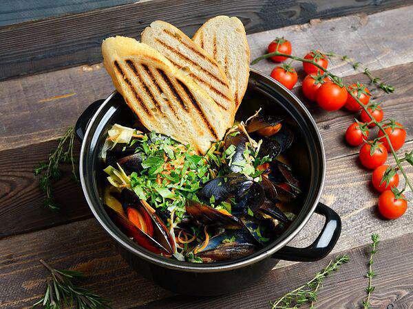 Ресторан Чеснок - Тихоокеанские мидии в створках в сливочном бульоне