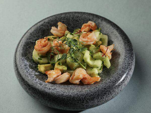 Ресторан 1991 - Салат Бора-Бора с тигровыми креветками и авокадо