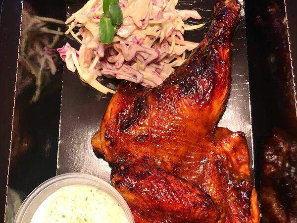 Сказка Skazka Печь & Гриль - Половина цыпленка с соусом дзадзики