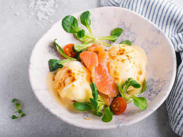 Apollo café - Яйца Бенедикт с семгой