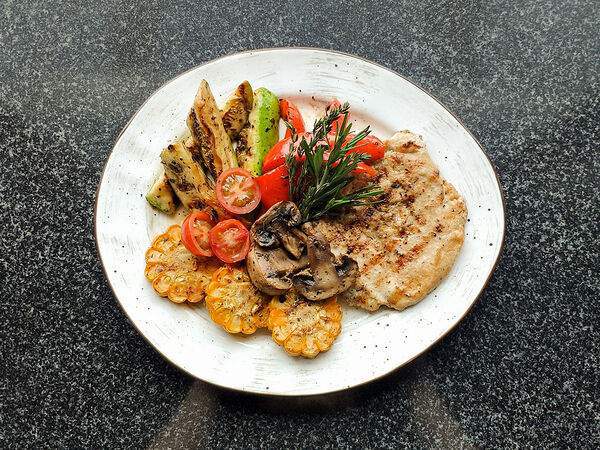 Импресс - Филе индейки с овощами в соусе песто