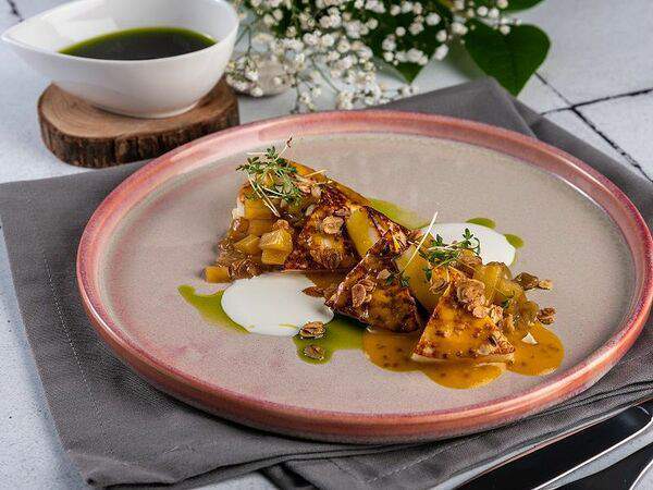 Mandarinka Restaurant & Bar - Жареный сыр с манго-чатни и имбирной сметаной