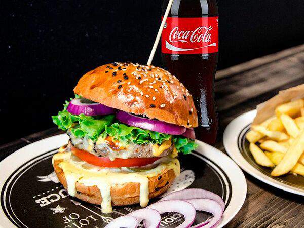 Mad Burger - Бургер говяжий фирменный, фри, Coca-Cola