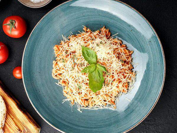 Паста-Паста - Паста Фузилли с соусом Арабьята и сыром