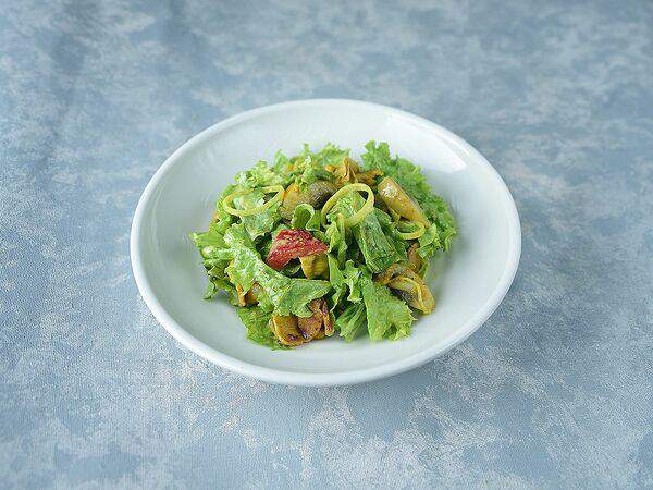 FoodHome - Салат с беконом в соусе карри