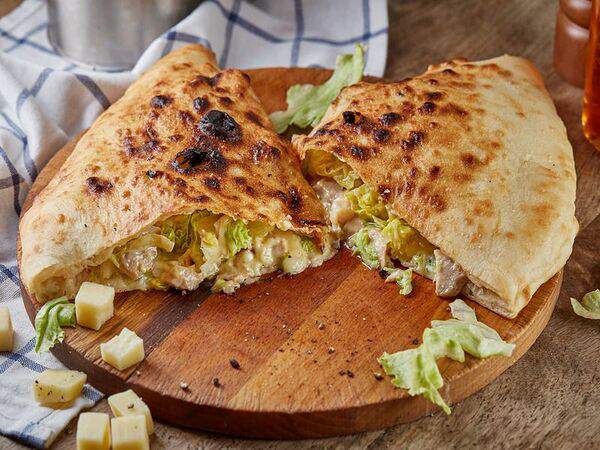 Луковка пиццерия Scrocchiarella - Кальцоне Цезарь