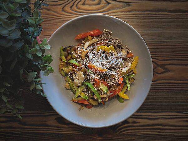 Шашлычный Двор - Гречневая лапша с курицей