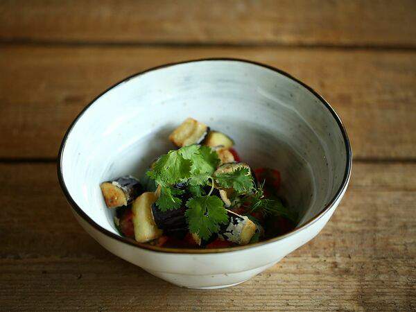 Pur-Pur - Салат с хрустящим баклажаном и томатами